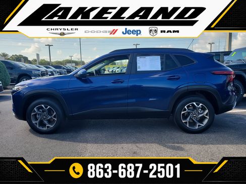 Used 2024 Chevrolet Trax LT FWD image 7
