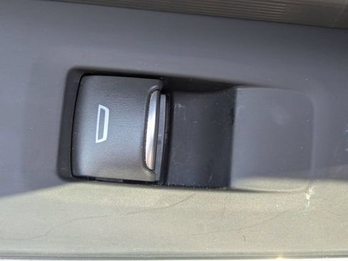 Used 2025 Cadillac XT4 Premium Luxury FWD image 25