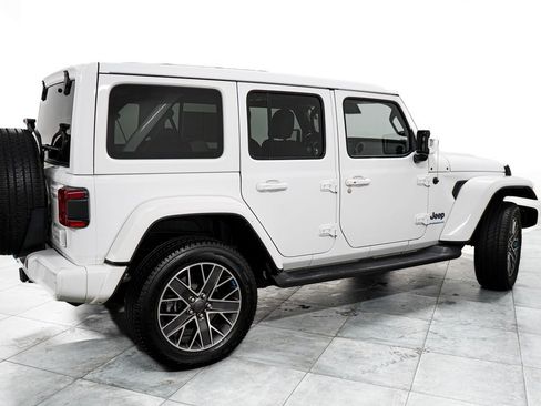 Used 2023 Jeep Wrangler Unlimited Sahara AWD/4WD image 7