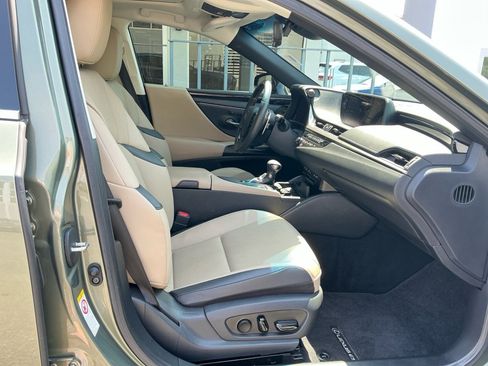 Used 2019 Lexus ES 350 w/ Premium Package FWD image 32