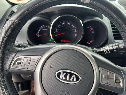 Used 2011 Kia Soul + FWD image 22