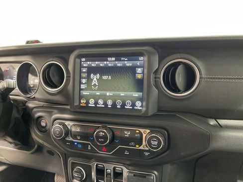 Used 2023 Jeep Wrangler Unlimited Sahara image 17