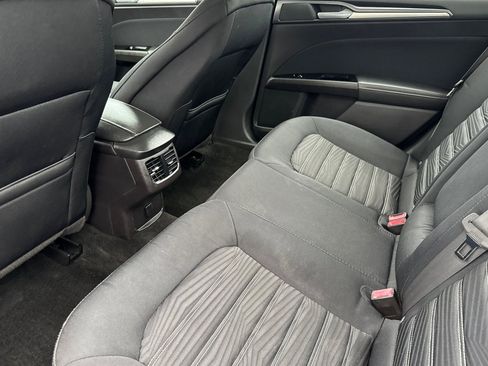 Used 2016 Ford Fusion SE image 23