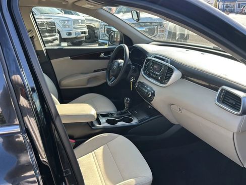 Used 2016 Kia Sorento LX image 15