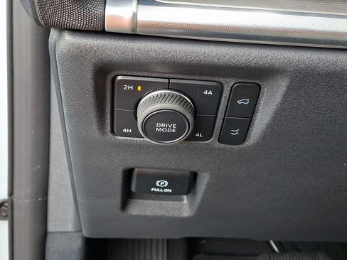 Used 2025 Ford Expedition Platinum AWD/4WD image 28