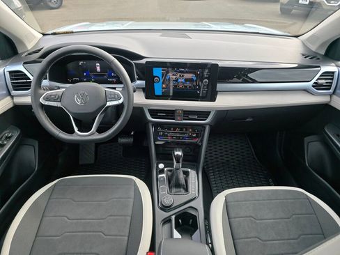 New 2025 Volkswagen Taos SE image 18