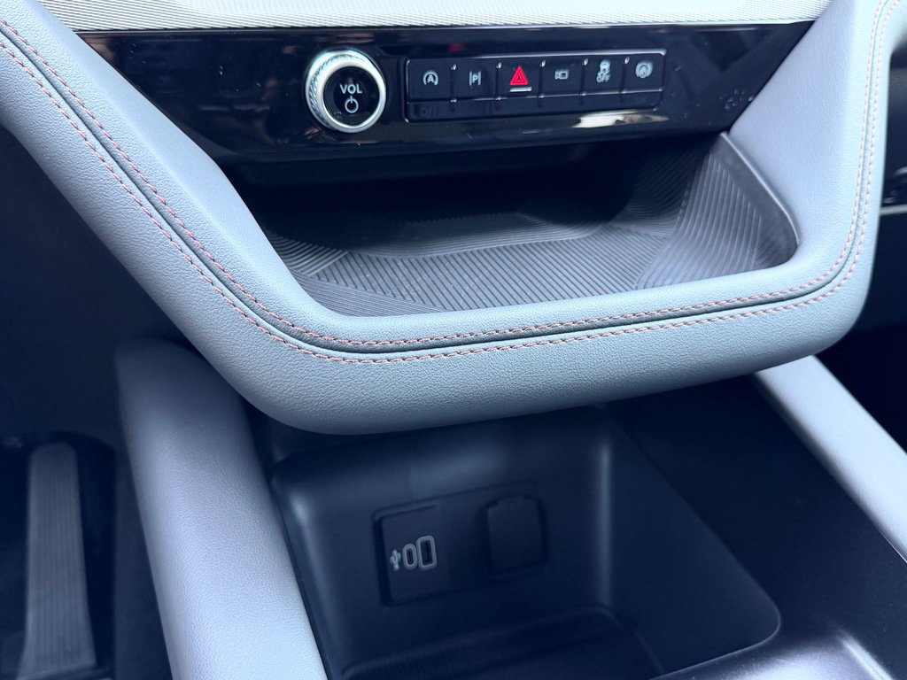 New 2026 Ford Explorer Active w/ Active Comfort Package RWD image 24