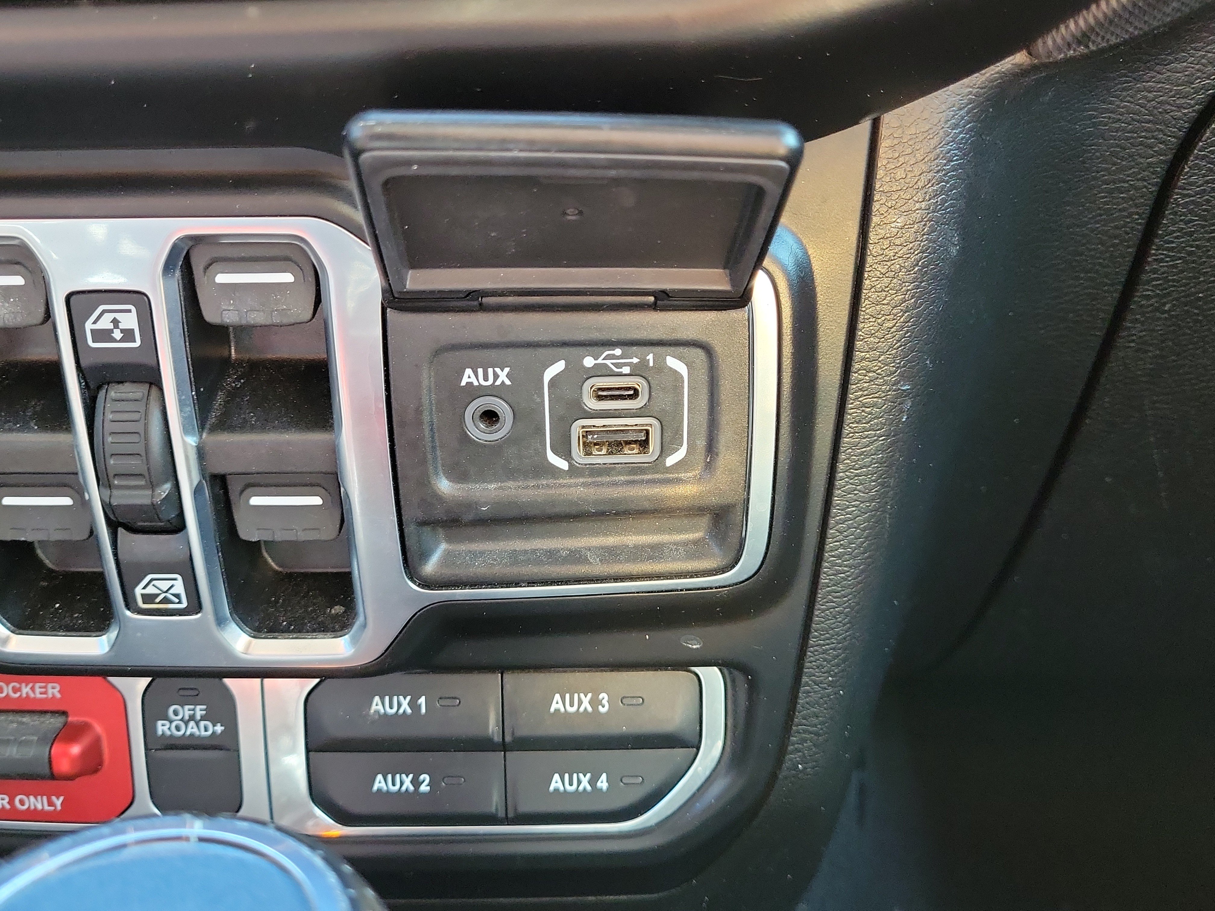Used 2022 Jeep Gladiator Mojave w/ LED Lighting Group AWD/4WD image 31