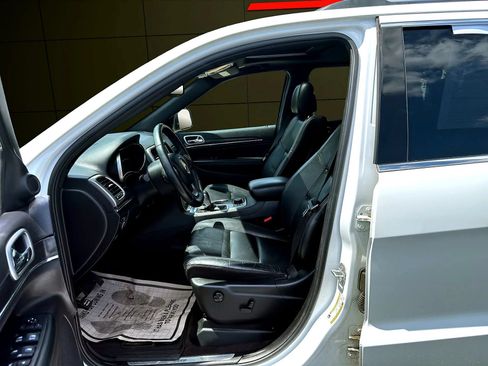 Used 2018 Jeep Grand Cherokee Limited AWD/4WD image 12