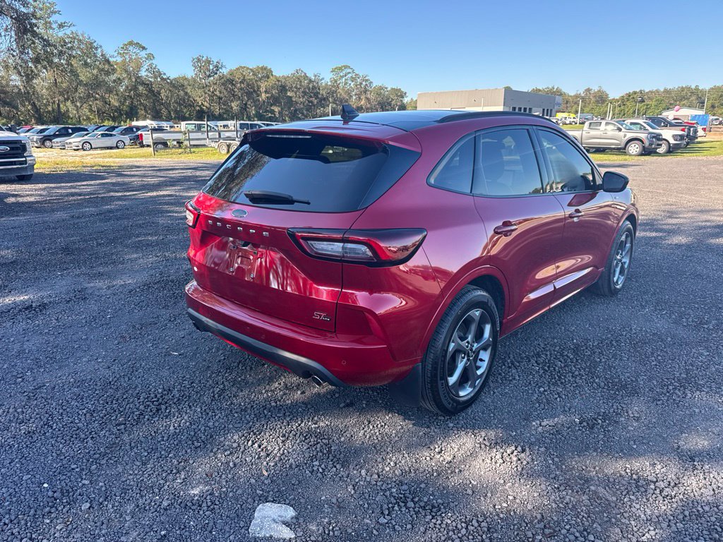 Used 2023 Ford Escape ST-Line w/ Tech Pack #1 FWD image 4