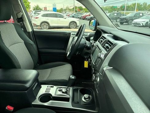 Used 2018 Toyota 4Runner SR5 AWD/4WD image 18