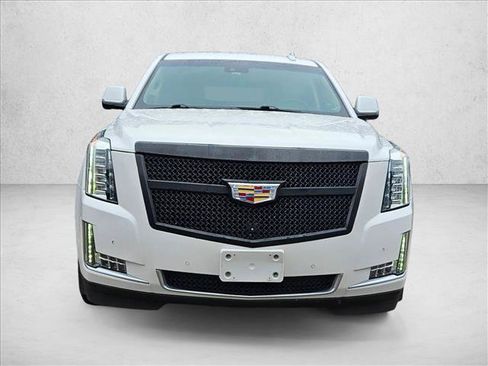 Used 2018 Cadillac Escalade Luxury image 2