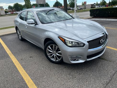 Used 2019 INFINITI Q70 Luxe w/ Proactive Package AWD/4WD image 17