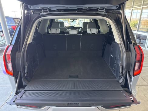 Certified 2025 Ford Expedition Max Platinum image 10