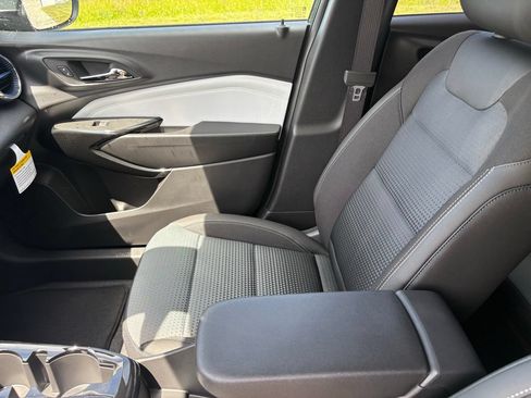 New 2026 Chevrolet Trax LT w/ LT Convenience Package FWD image 15
