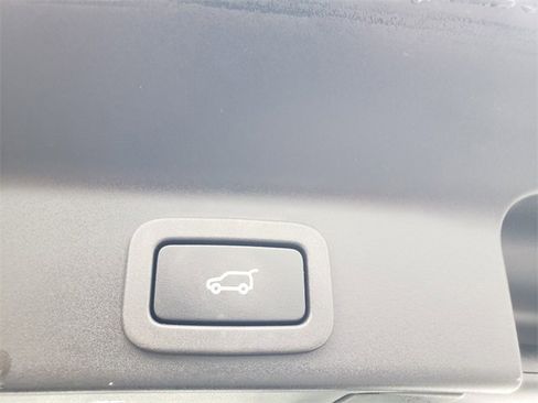 Used 2018 Jaguar F-PACE R-Sport image 9