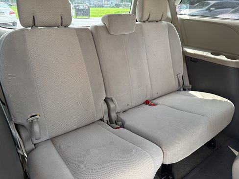 Used 2013 Toyota Sienna LE w/ Towing Pkg FWD image 28