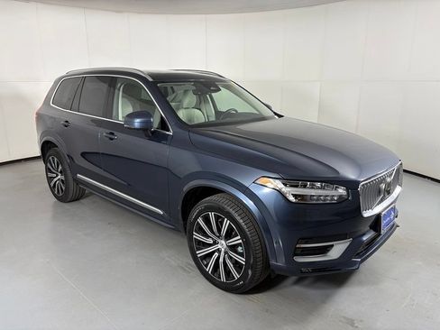 Used 2024 Volvo XC90 B5 Plus AWD/4WD image 2