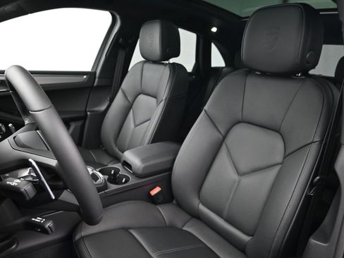 New 2026 Porsche Macan image 5