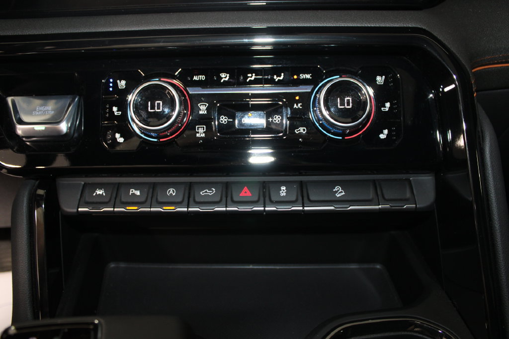 Used 2025 GMC Sierra 1500 AT4 w/ AT4 Premium Package AWD/4WD image 45