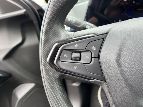Used 2025 Chevrolet Trax LT FWD image 17
