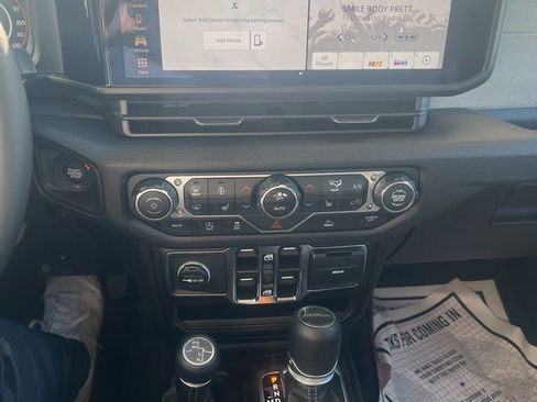 New 2025 Jeep Gladiator Sport image 12