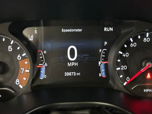 Used 2024 Jeep Compass Trailhawk AWD/4WD image 3