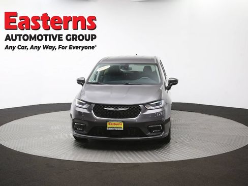 Used 2023 Chrysler Pacifica Touring-L FWD image 54