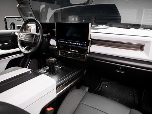 Used 2024 GMC Hummer EV 2X image 55
