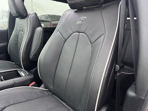 New 2026 Chrysler Pacifica Limited image 30