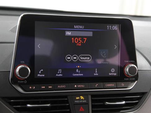 Used 2024 Nissan Altima 2.5 SR FWD image 11