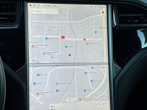 Used 2018 Tesla Model X 75D image 24