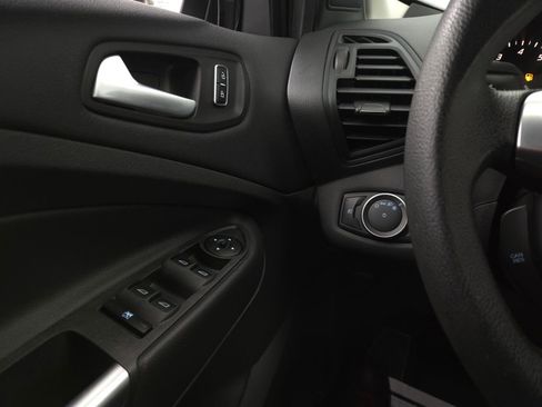 Used 2016 Ford Escape SE w/ SE Chrome Package image 24