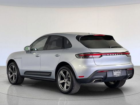 Certified 2025 Porsche Macan image 3