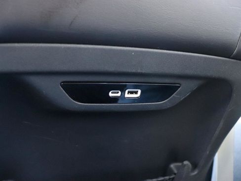 Used 2024 Chrysler Pacifica Touring-L FWD image 24
