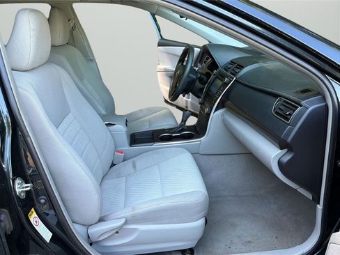 Used 2015 Toyota Camry LE FWD image 13