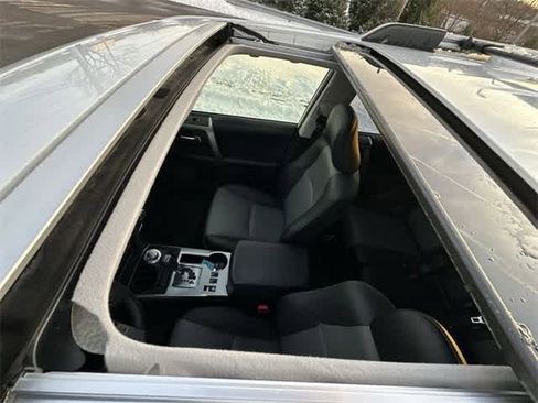 Used 2021 Toyota 4Runner SR5 Premium image 6