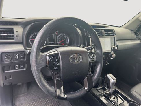 Used 2022 Toyota 4Runner TRD Off-Road Premium w/ Moonroof Package AWD/4WD image 10