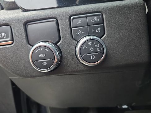 Used 2025 GMC Sierra 1500 SLT RWD image 12
