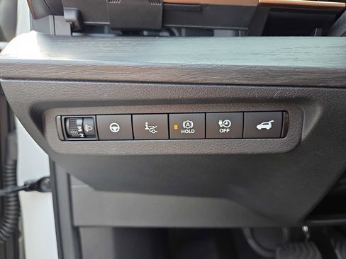 Used 2024 Nissan Ariya AWD image 25