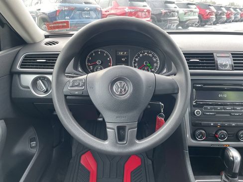 Used 2013 Volkswagen Passat 2.5 S image 9