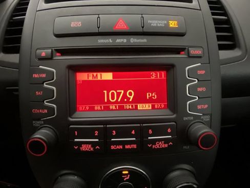 Used 2013 Kia Soul FWD image 16