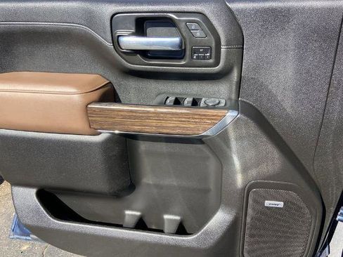 Used 2022 Chevrolet Silverado 2500 High Country w/ Z71 Off-Road Package image 18