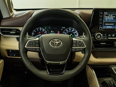 Used 2021 Toyota Highlander Limited image 29