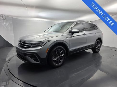 Used 2023 Volkswagen Tiguan SE w/ Panoramic Sunroof Package FWD image 8