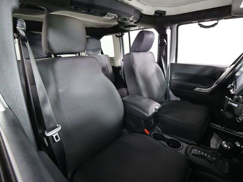 Used 2011 Jeep Wrangler Unlimited Sahara AWD/4WD image 23