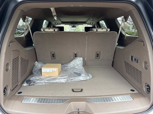 Used 2026 GMC Yukon XL Denali w/ Denali Reserve Package image 32