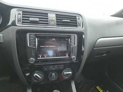 Used 2016 Volkswagen Jetta Sport image 17