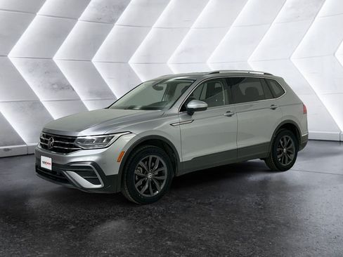 Used 2023 Volkswagen Tiguan SE FWD image 3