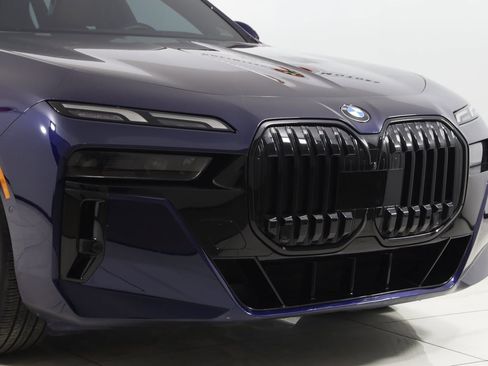 Used 2023 BMW 760i xDrive image 53